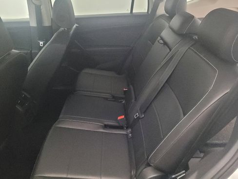 Used 2021 Volkswagen Tiguan SE image 18