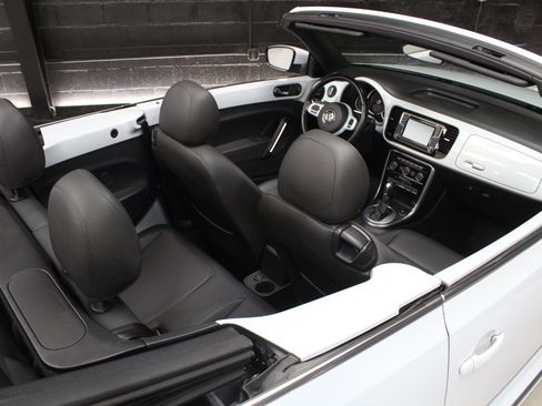 Used 2018 Volkswagen Beetle 2.0T SE FWD image 39