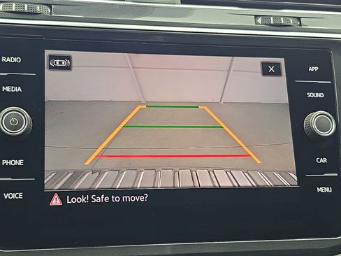 Certified 2022 Volkswagen Tiguan SE w/ Panoramic Sunroof Package image 23