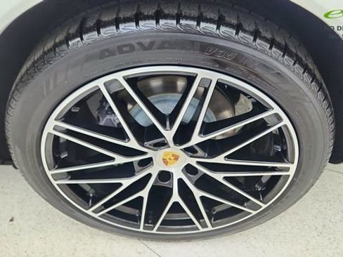 Used 2024 Porsche Cayenne Coupe AWD/4WD image 58