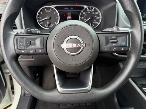 Used 2023 Nissan Rogue SV image 11