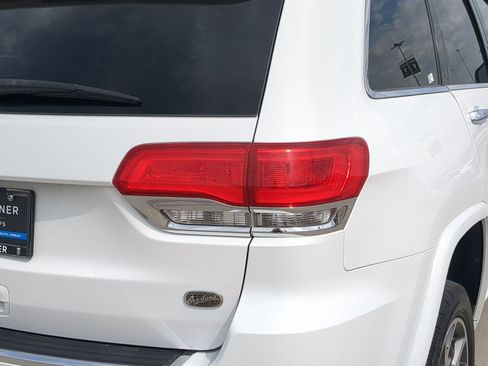 Used 2020 Jeep Grand Cherokee Overland AWD/4WD image 11