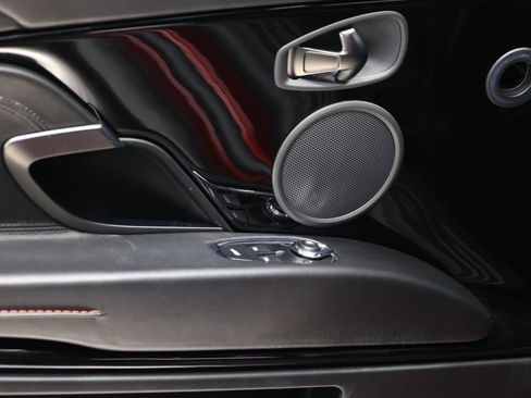 Used 2018 Aston Martin DB11 V12 RWD image 10