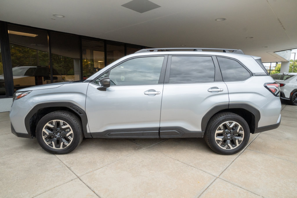 Used 2025 Subaru Forester Premium AWD/4WD image 4