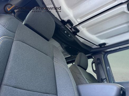 Certified 2025 Jeep Wrangler Unlimited Sahara w/ Safety Group AWD/4WD image 18