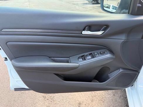 Used 2025 Nissan Altima 2.5 SV FWD image 5