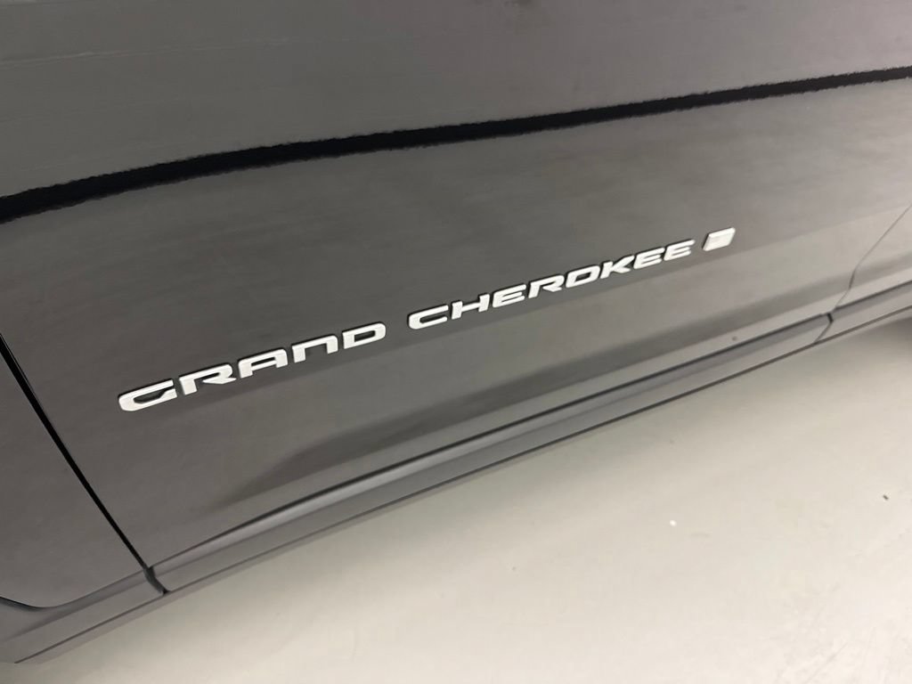 Used 2024 Jeep Grand Cherokee Limited AWD/4WD image 15
