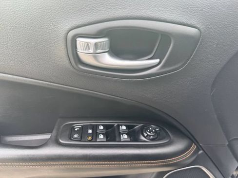 Used 2018 Jeep Compass Limited w/ Navigation Group AWD/4WD image 14