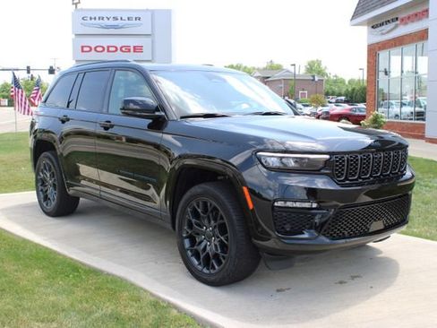 Used 2025 Jeep Grand Cherokee Summit w/ Advanced Protech Group IV AWD/4WD image 3