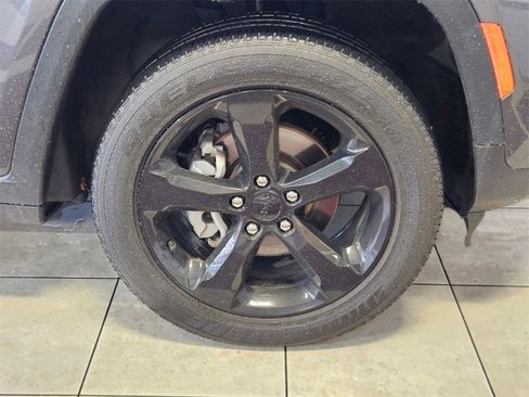 Used 2023 Jeep Grand Cherokee Altitude image 39