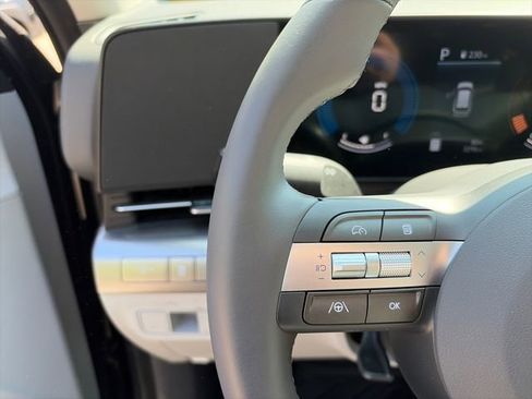 Used 2025 Hyundai Kona SEL FWD image 19