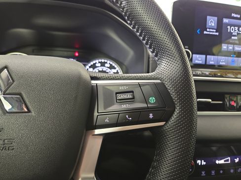 Used 2022 Mitsubishi Outlander SE AWD/4WD image 16