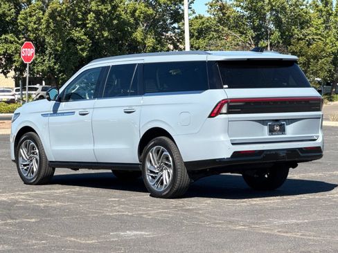 Used 2025 Lincoln Navigator L Reserve AWD/4WD image 6