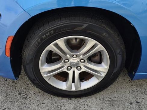 Used 2019 Dodge Charger SXT RWD image 9