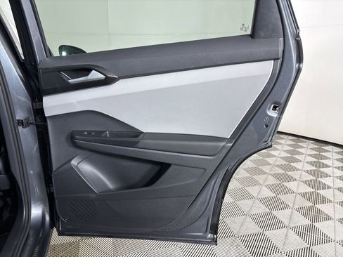 Used 2023 Volkswagen Taos SE w/ Panoramic Sunroof Package image 23
