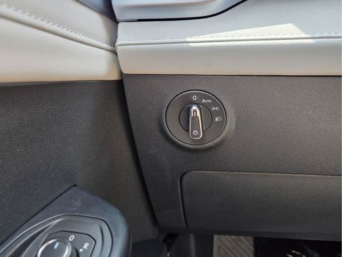 New 2026 Volkswagen Taos SE FWD image 29