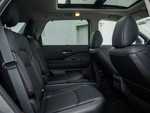 New 2026 Nissan Pathfinder SL w/ SL Premium Package AWD/4WD image 13