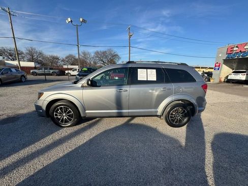 Used 2018 Dodge Journey SE w/ Popular Equipment Group image 3