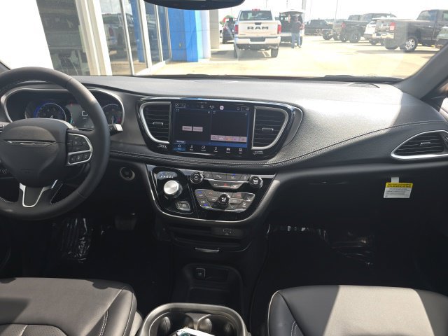 New 2027 Chrysler Pacifica Select AWD/4WD image 7