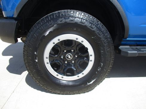 Used 2023 Ford Bronco Big Bend w/ Sasquatch Package AWD/4WD image 13