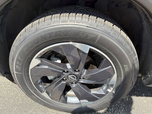 Used 2025 Nissan Rogue SV FWD image 31