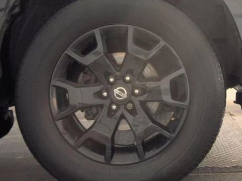 Used 2021 Nissan Frontier SV w/ Midnight Edition Floor Mats image 12