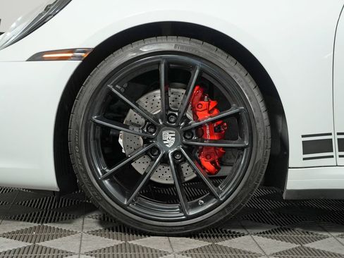 Used 2022 Porsche 911 Carrera RWD image 22