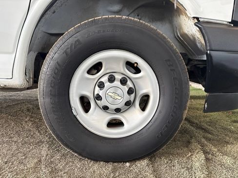 Used 2021 Chevrolet Express 2500 Extended w/ Driver Convenience Package RWD image 20