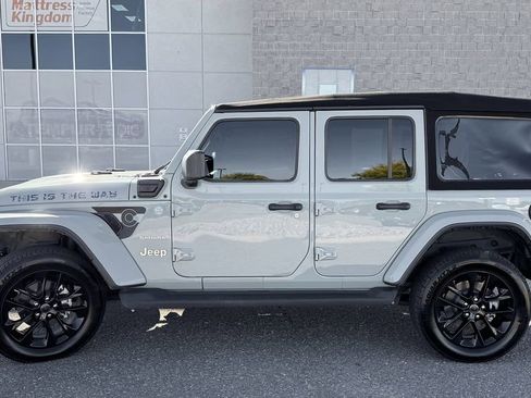Used 2024 Jeep Wrangler Unlimited Sahara w/ Technology Group image 5