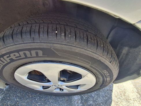 Used 2012 Toyota Prius Three FWD image 12