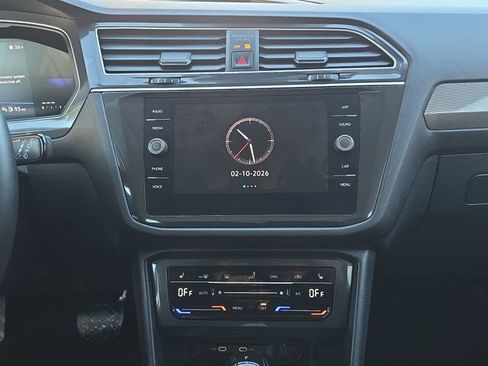 Used 2024 Volkswagen Tiguan SE image 23