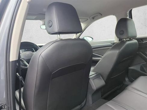 Used 2024 Volkswagen Jetta SE image 19