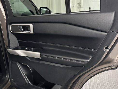 Used 2021 Ford Explorer XLT w/ Equipment Group 202A image 31