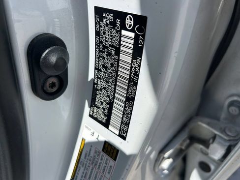 Used 2022 Toyota Prius Limited w/ Premium Convenience Package FWD image 10