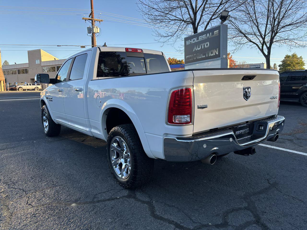 Used 2018 RAM 1500 Laramie w/ Convenience Group AWD/4WD image 3