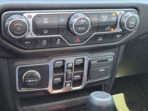 Used 2023 Jeep Gladiator Sport AWD/4WD image 20