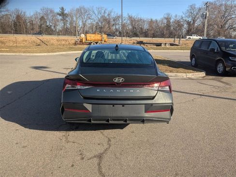 Used 2024 Hyundai Elantra SEL image 4