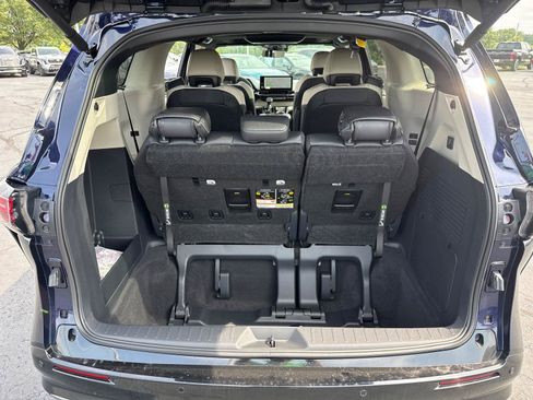 Used 2026 Toyota Sienna Platinum AWD/4WD image 8