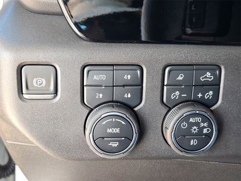 Used 2025 Chevrolet Silverado 1500 ZR2 image 25