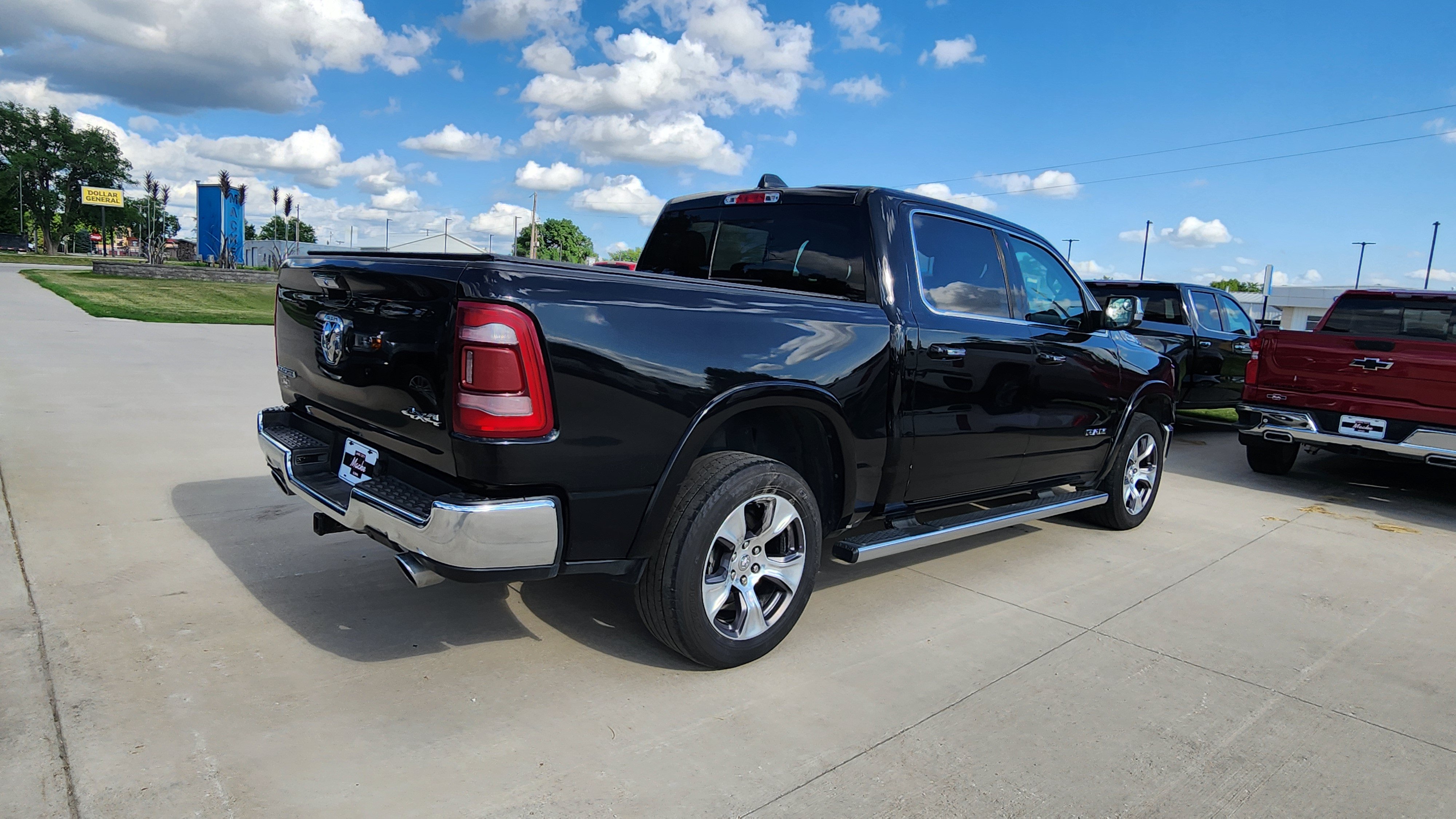 Used 2022 RAM 1500 Laramie AWD/4WD image 5