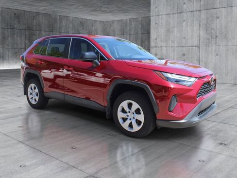 Used 2024 Toyota RAV4 LE AWD/4WD image 7