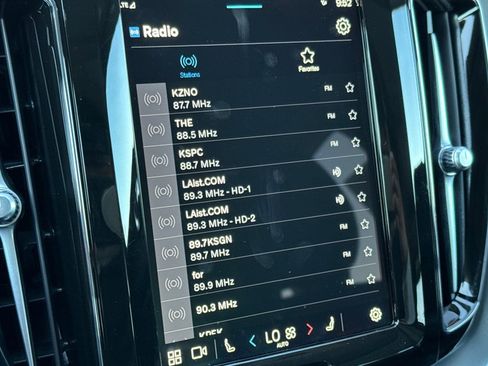 Used 2025 Volvo XC60 B5 Core w/ Protection Package Premier image 20