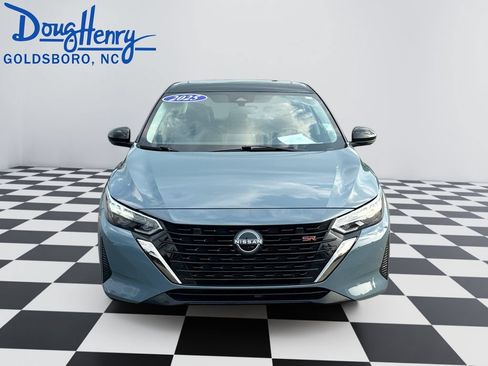 Used 2025 Nissan Sentra SR w/ SR Premium Package FWD image 8