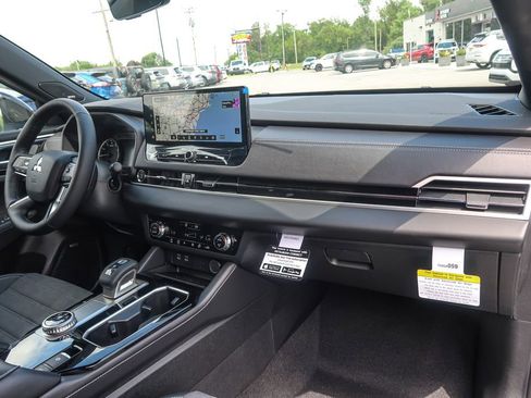 New 2026 Mitsubishi Outlander LE AWD/4WD image 23