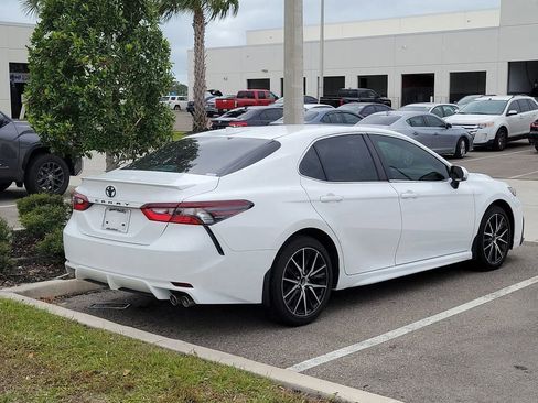 Certified 2022 Toyota Camry SE image 6