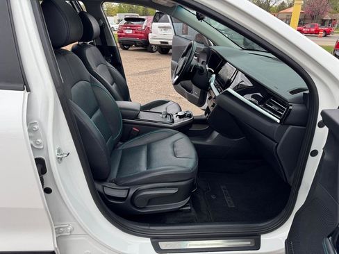 Used 2022 Kia Niro EX Premium FWD image 27