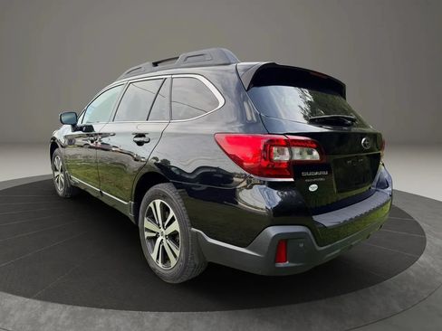 Used 2018 Subaru Outback 3.6R Limited AWD/4WD image 3