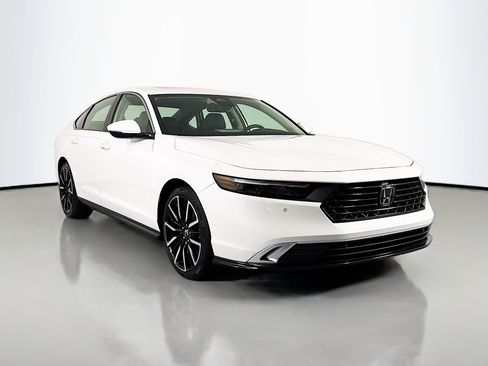 Certified 2023 Honda Accord Touring image 3