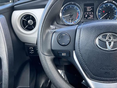 Used 2018 Toyota Corolla LE FWD image 23