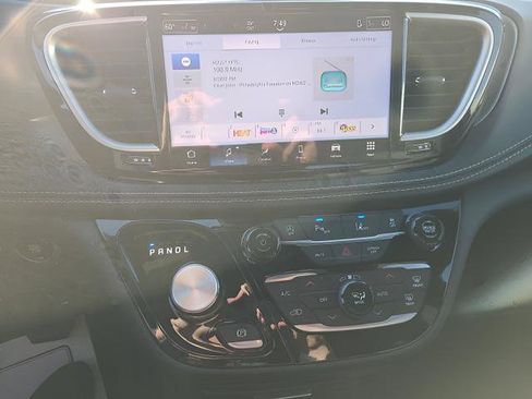 New 2026 Chrysler Pacifica Select image 14